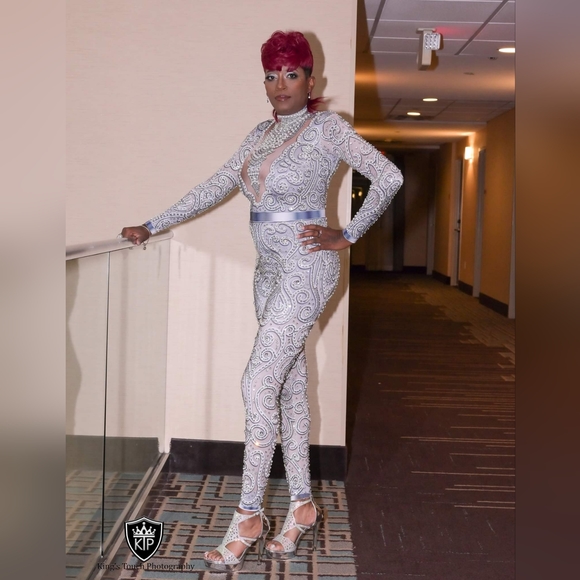 Beautiful one piece embellished body suit....with detachable train. - Picture 3 of 4